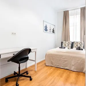 Nice Central City Room , Vienna Austria